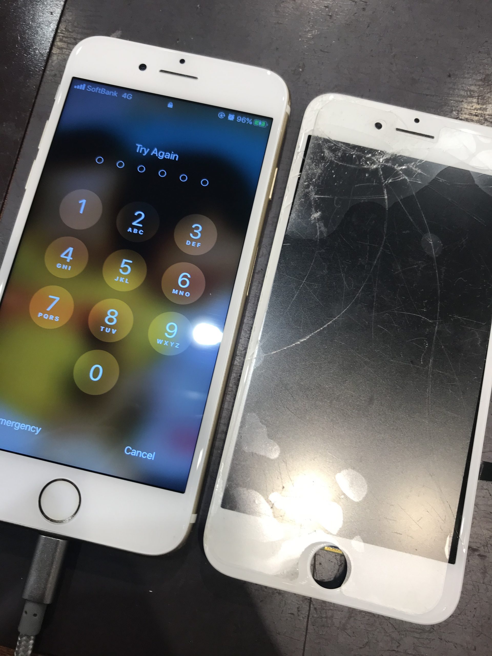 iPhone7画面修理＜福岡市東区からご来店＞画面割れは内部に衝撃が加わっているので何が起こるか分かりません。急に画面が真っ暗になって携帯が