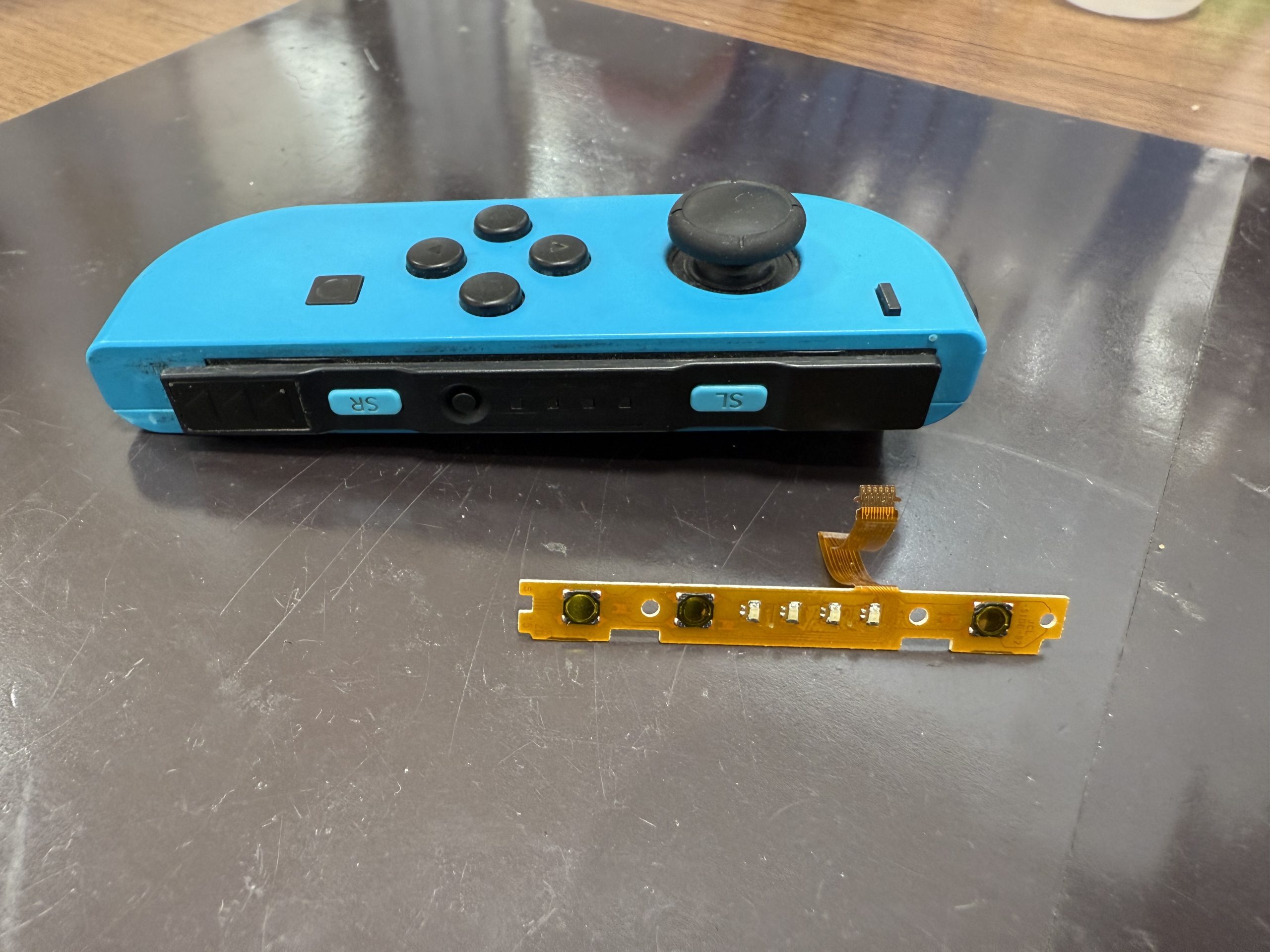 ももち店】任天堂Switch Joy-Con SL.SRボタン修理 福岡市早良区よりご
